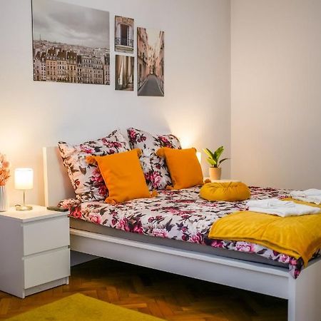 Ultracentral Golden Gatehouse 3 Bdrm บูคาเรสต์ ภายนอก รูปภาพ