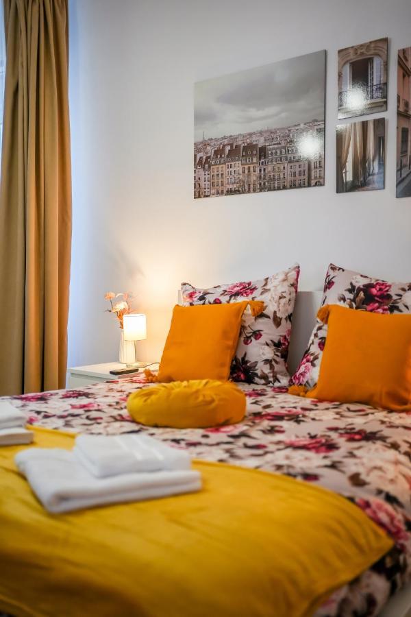 Ultracentral Golden Gatehouse 3 Bdrm บูคาเรสต์ ภายนอก รูปภาพ