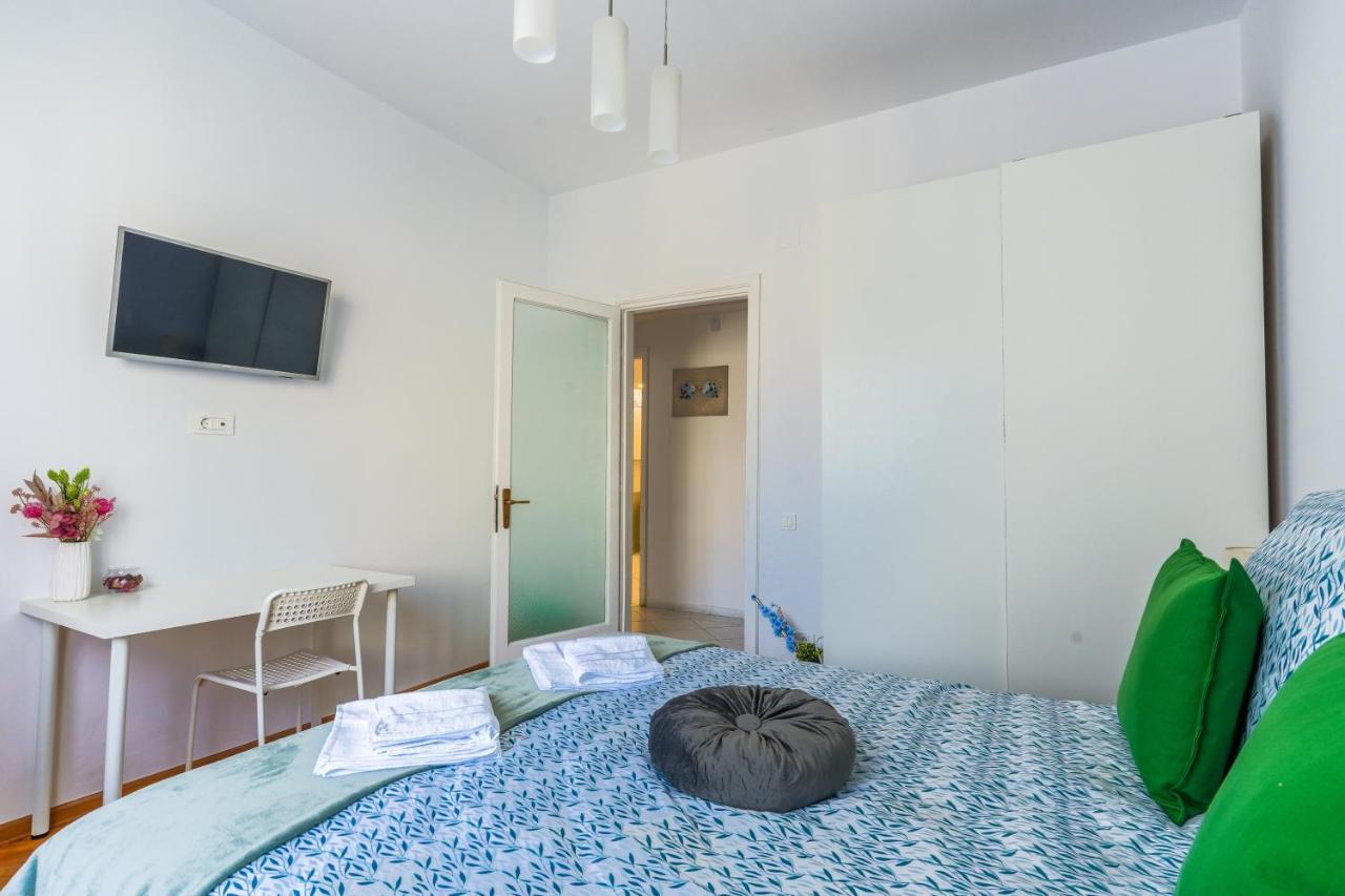 Ultracentral Golden Gatehouse 3 Bdrm บูคาเรสต์ ภายนอก รูปภาพ