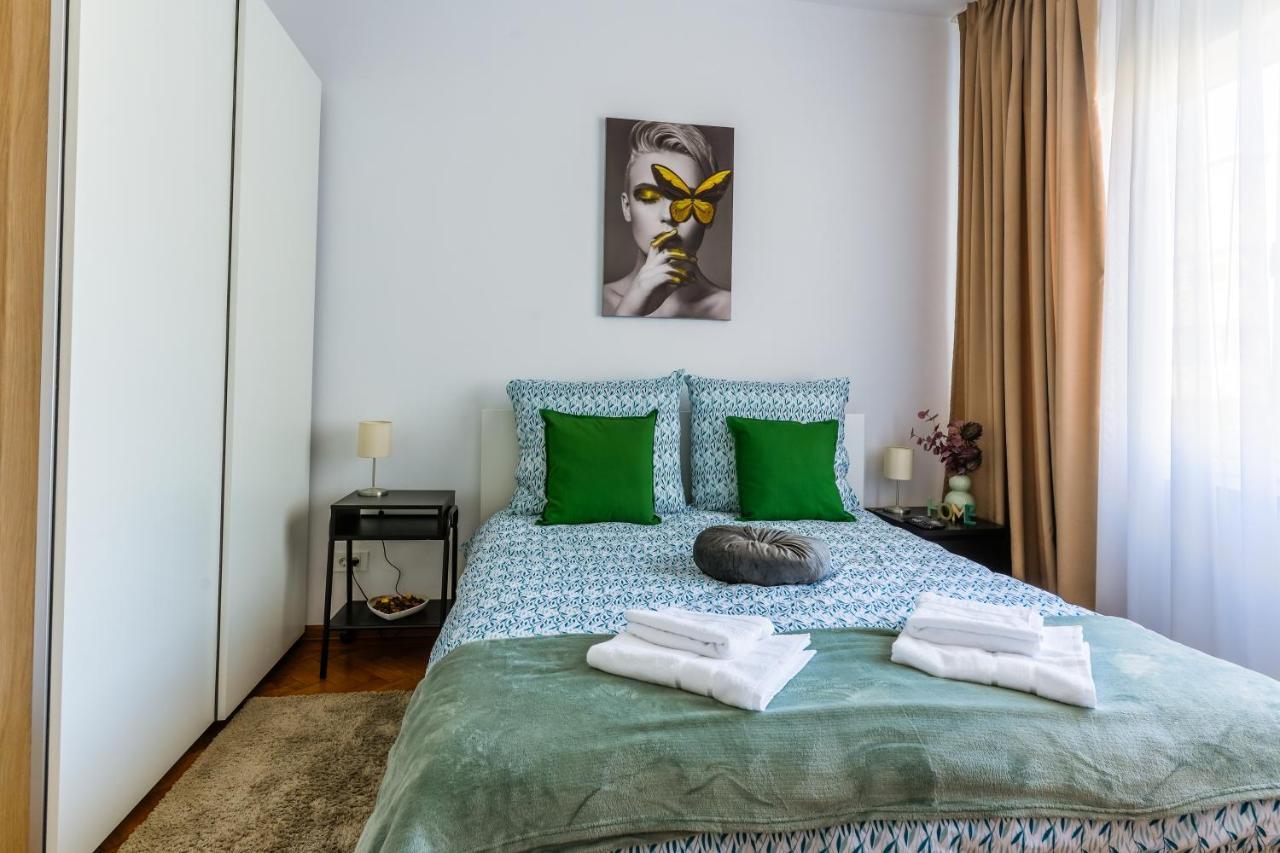 Ultracentral Golden Gatehouse 3 Bdrm บูคาเรสต์ ภายนอก รูปภาพ