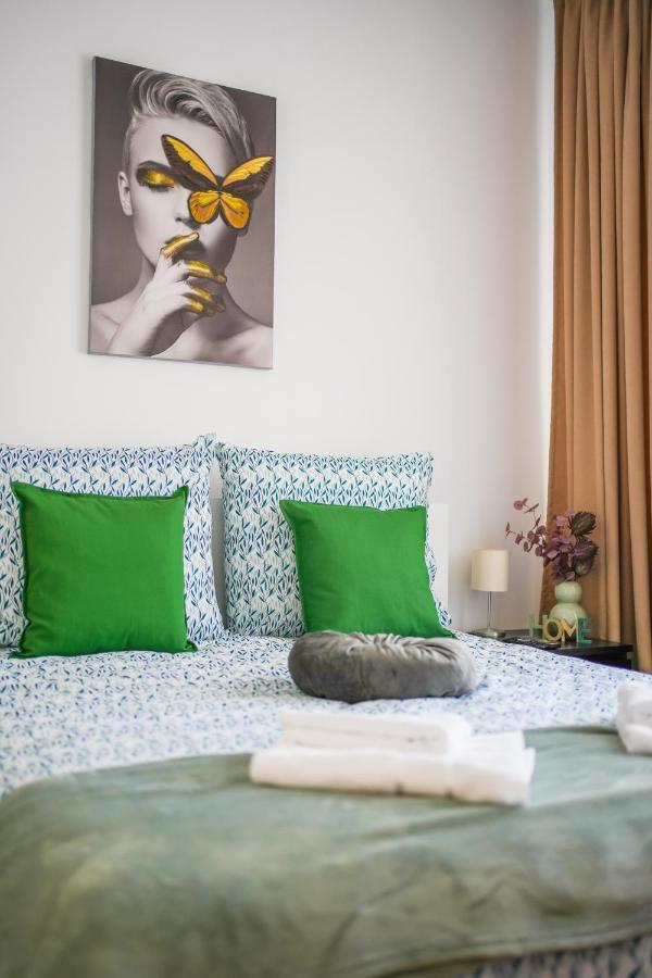 Ultracentral Golden Gatehouse 3 Bdrm บูคาเรสต์ ภายนอก รูปภาพ