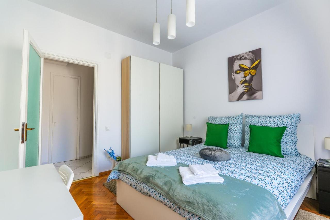 Ultracentral Golden Gatehouse 3 Bdrm บูคาเรสต์ ภายนอก รูปภาพ