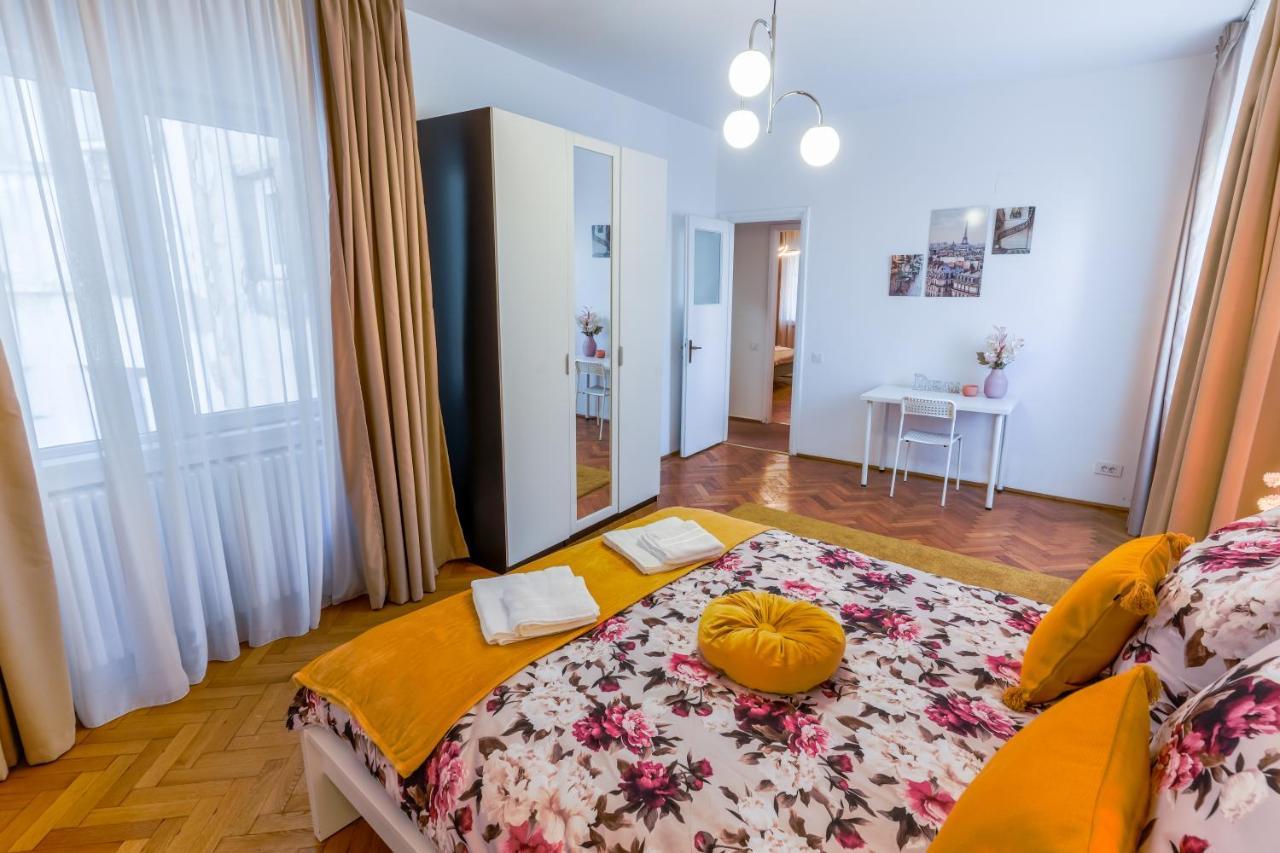 Ultracentral Golden Gatehouse 3 Bdrm บูคาเรสต์ ภายนอก รูปภาพ