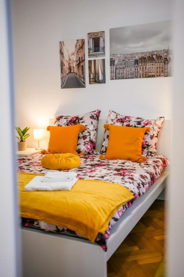 Ultracentral Golden Gatehouse 3 Bdrm บูคาเรสต์ ภายนอก รูปภาพ