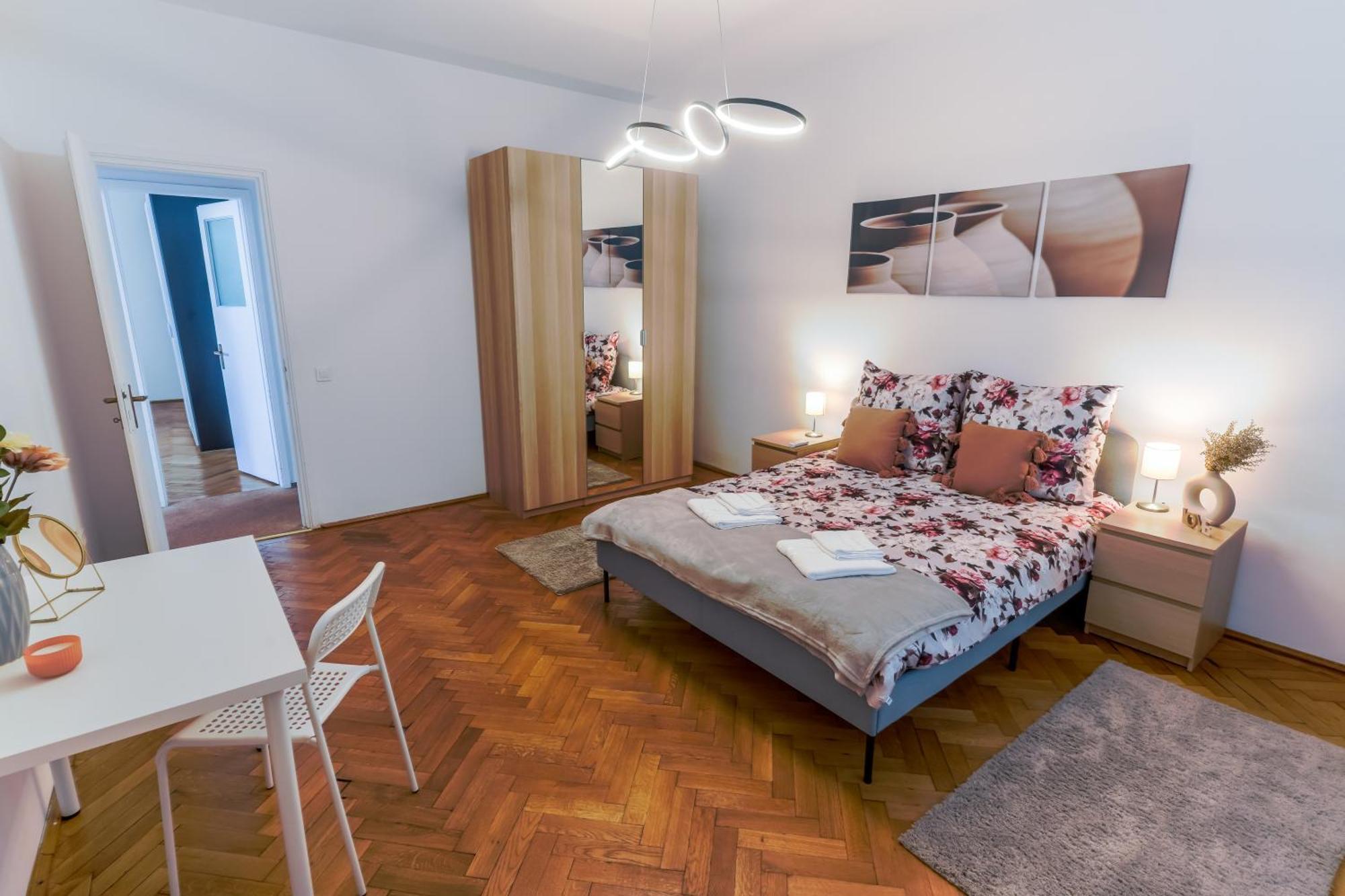 Ultracentral Golden Gatehouse 3 Bdrm บูคาเรสต์ ภายนอก รูปภาพ