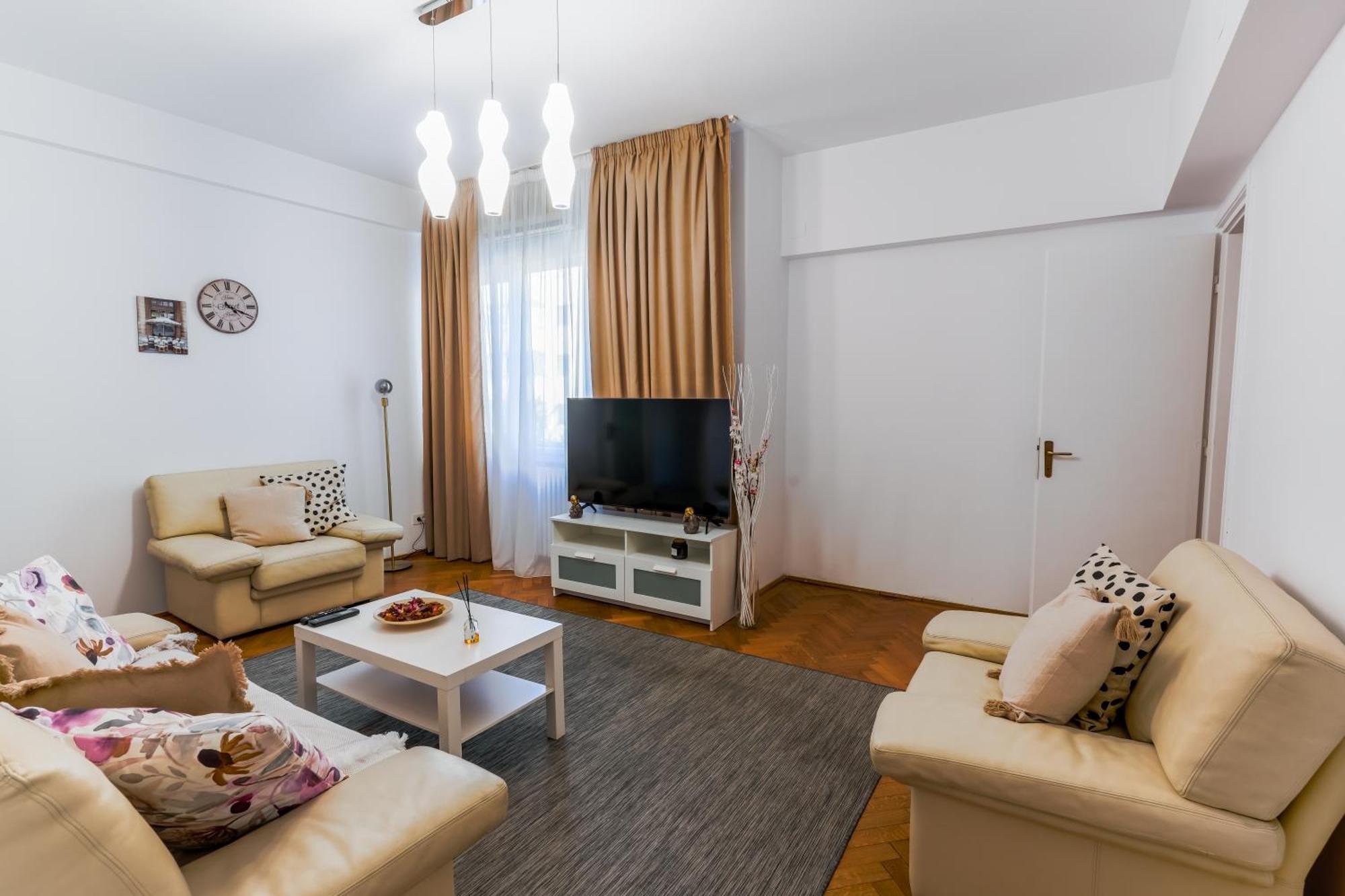 Ultracentral Golden Gatehouse 3 Bdrm บูคาเรสต์ ภายนอก รูปภาพ