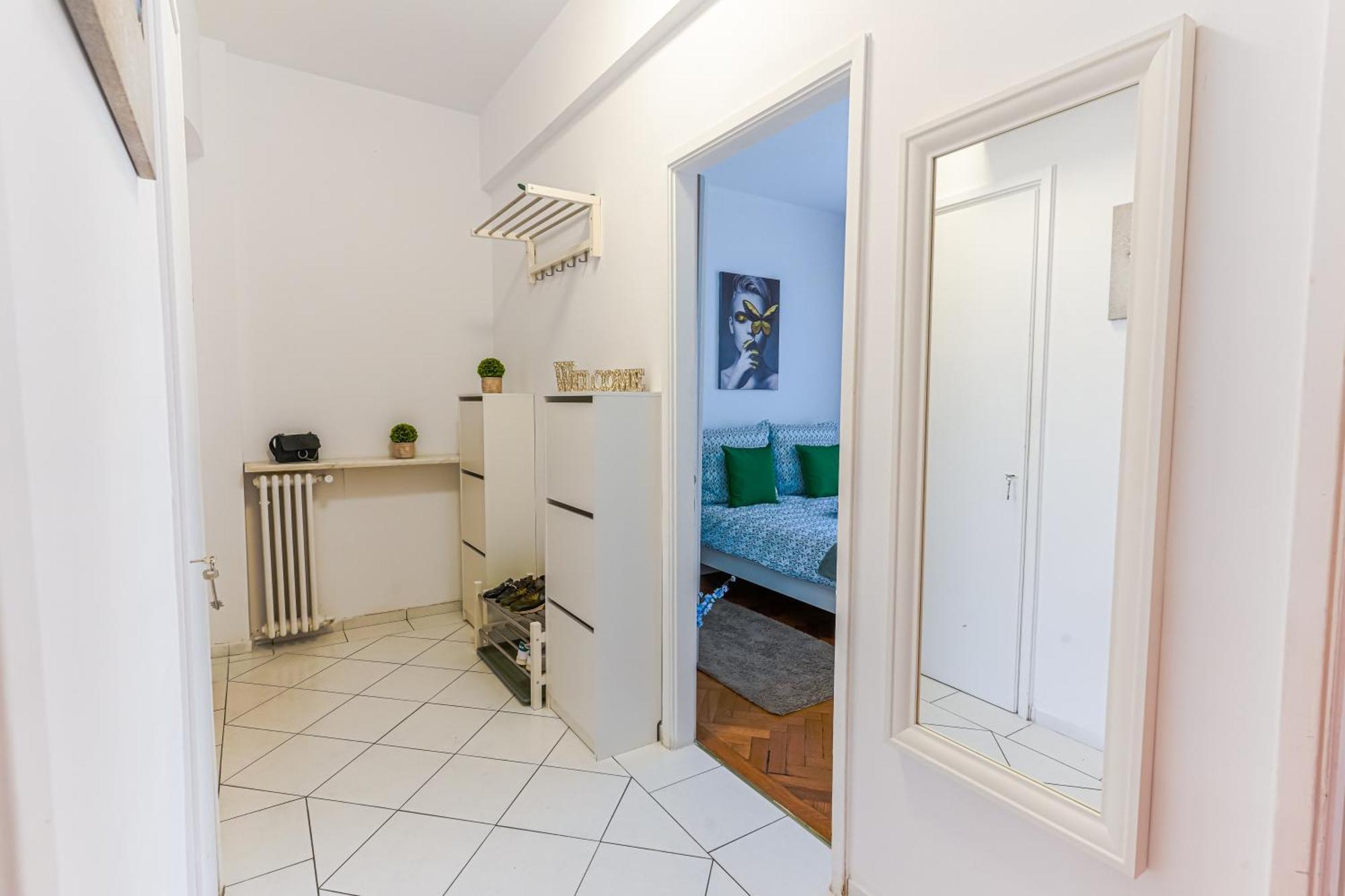 Ultracentral Golden Gatehouse 3 Bdrm บูคาเรสต์ ภายนอก รูปภาพ