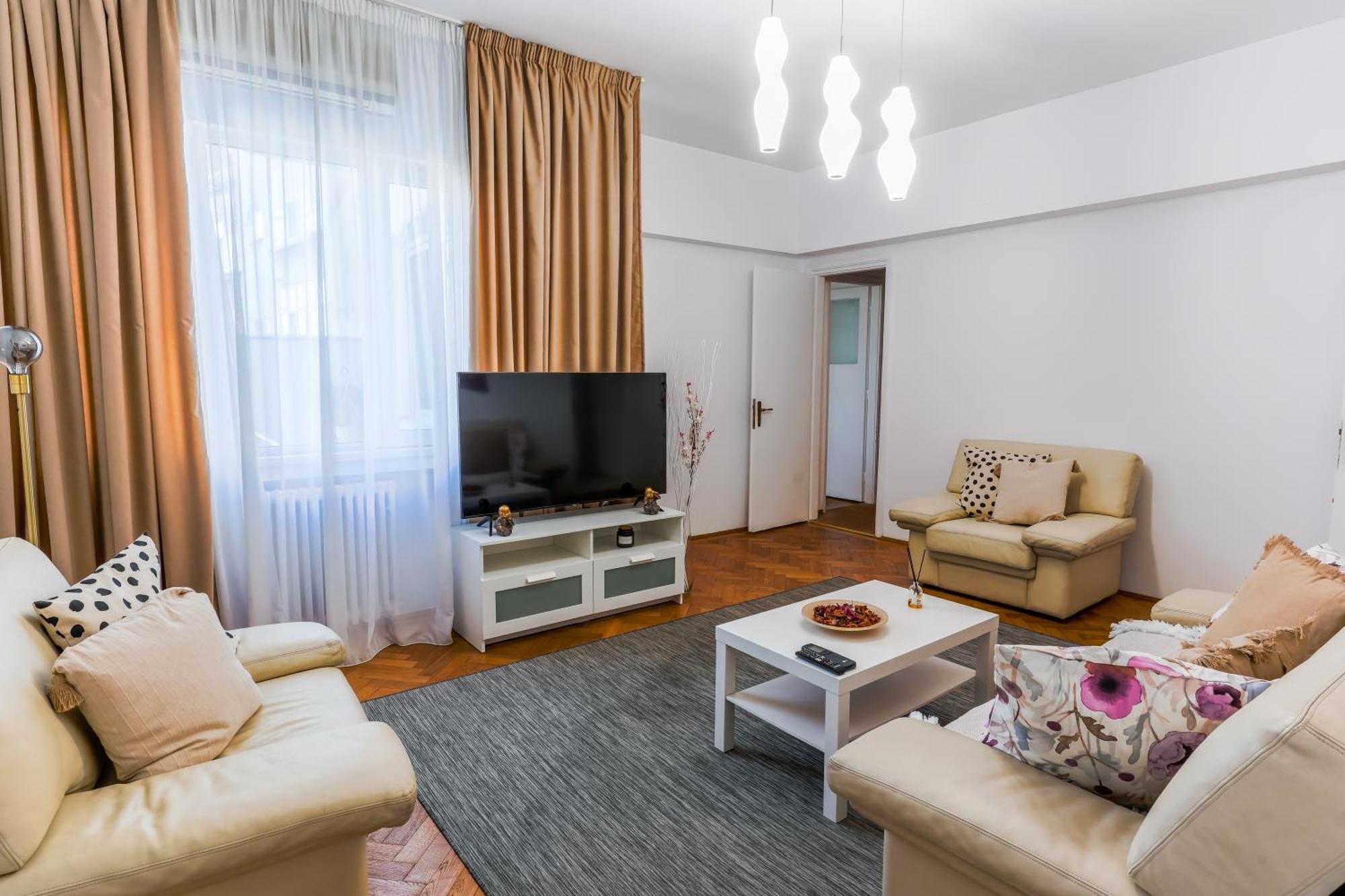 Ultracentral Golden Gatehouse 3 Bdrm บูคาเรสต์ ภายนอก รูปภาพ