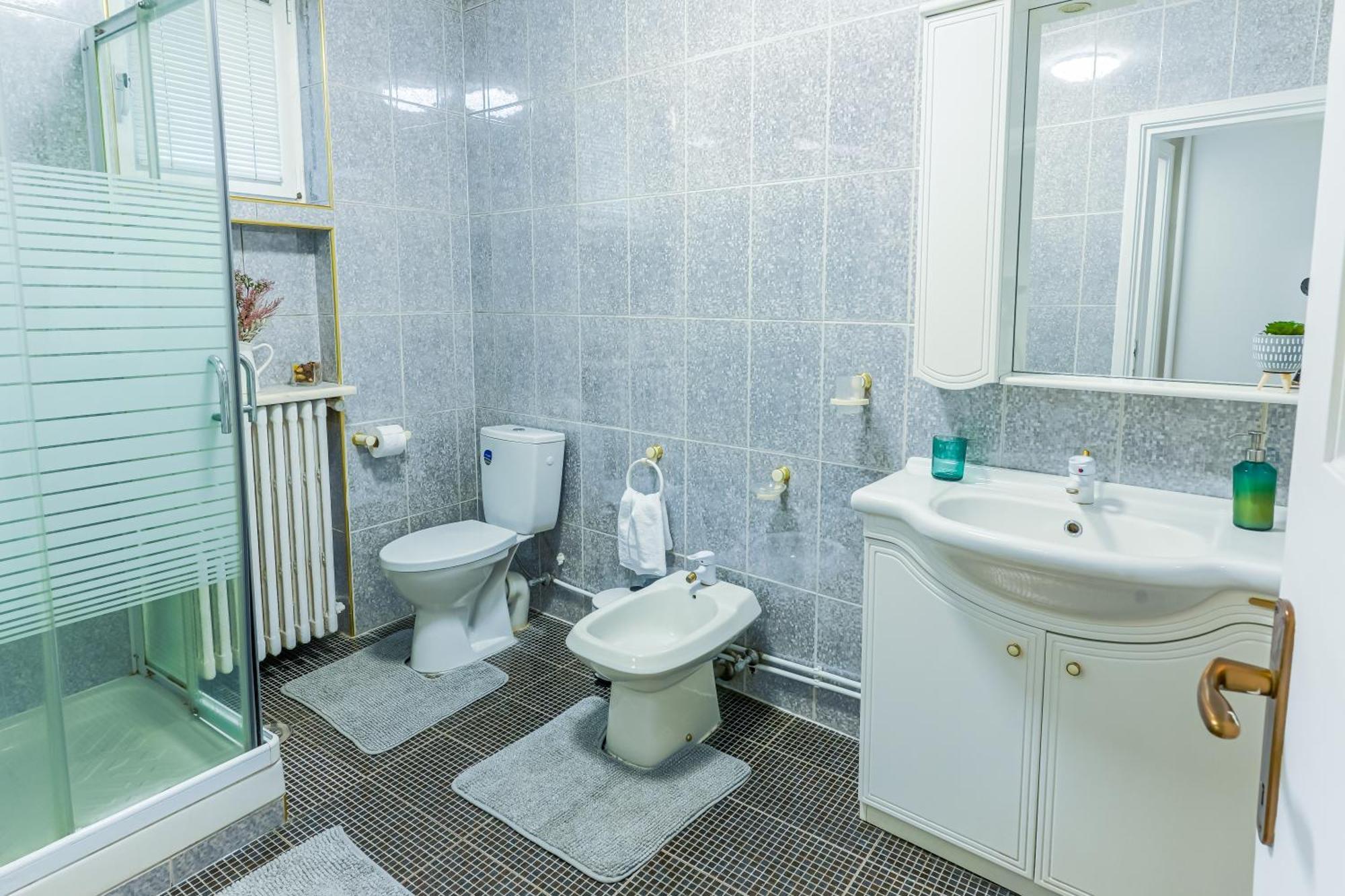 Ultracentral Golden Gatehouse 3 Bdrm บูคาเรสต์ ภายนอก รูปภาพ